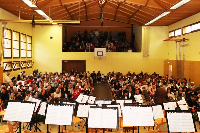 Über 300 Besucher erlebten ein musikalisches Blasmusik-Farbenspiel der Extraklasse!