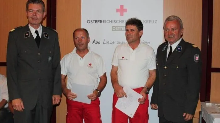 Alois Mayr und Leonhard Walder erhielten das Dienstjahresabzeichen in Gold für 30 Jahre. Thomas Wegmayr (links) und Egon Kleinlercher (rechts) gratulierten