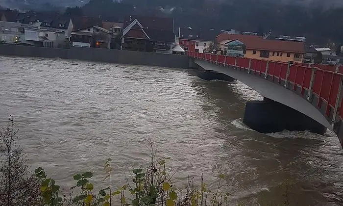 Die Drau bei Lavamünd Samstagfrüh