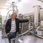 „Jetzt hätten wir eine Technologie, die alle Probleme löst, um Europa von der Medikamentenabhängigkeit aus dem Ausland resilient zu machen. Aber trotzdem passiert nichts." Johannes Khinast, CEO und wissenschaftlicher Leiter des RCPE 