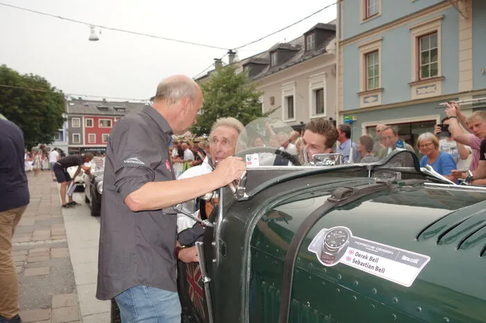 Die britische Rennfahrerlegende Derek Bell