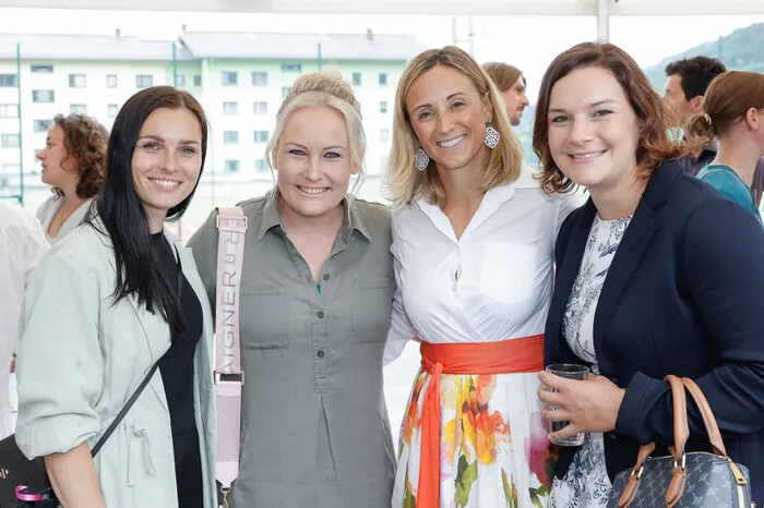 Anna Veith, als einzige keine Schladming-Schülerin, mit Tamara Tippler, Michaela Kirchgasser und Ramona Siebenhofer