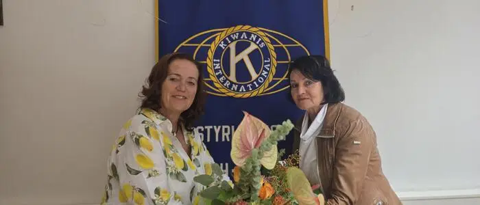 Marianne Landsmann (rechts) übernahm die Präsidentschaft des Kiwanis Club Styria West von Angela Reinisch