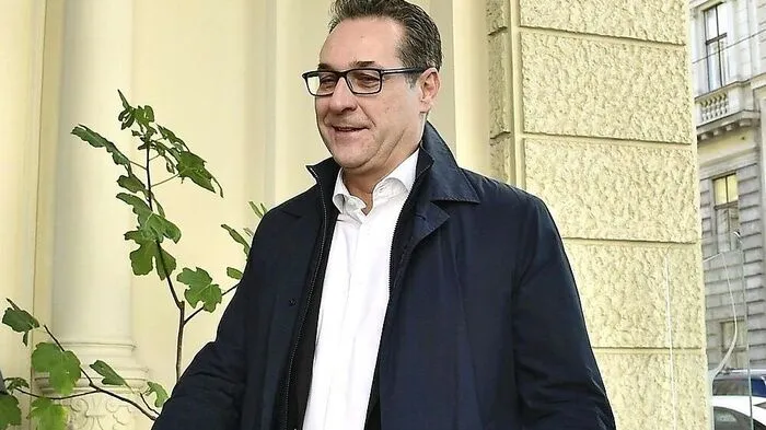 Vor Rauswurf: Strache gründet eine eigene Firma