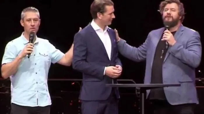 Evangeliker Großevent in der Wiener Stadthalle: Prediger ließ Tausende für Kurz beten