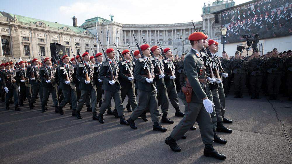 Soldaten sollen die Möglichkeit bekommen, am Rande von Heeres-Veranstaltungen Identitäsfeststellungen vorzunehmen, wenn es nach der Regierung geht.