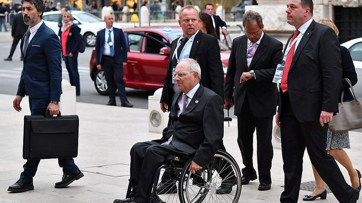 Deutschlands Finanzminister Wolfgang Schäuble traf gestern in Bari ein