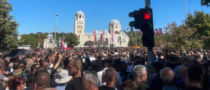 Enormer Andrang vor der Belgrader St.-Lukas-Kirche, um den verurteilten Kriegsverbrecher Ratko Mladić zu verabschieden