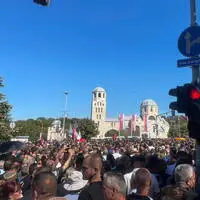 Enormer Andrang vor der Belgrader St.-Lukas-Kirche, um den verurteilten Kriegsverbrecher Ratko Mladić zu verabschieden