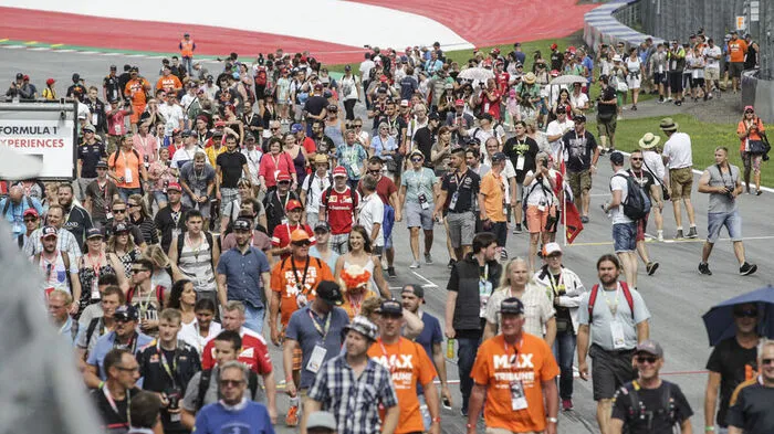Riesiger Andrang beim Public Pit Lane Walk
