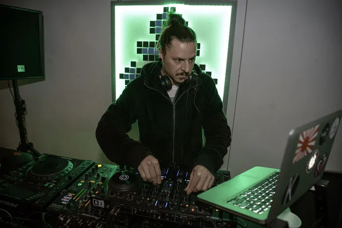 Die DJs haben kostenlos aufgelegt.