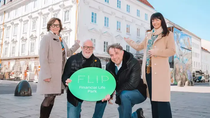 Kärntner Sparkasse-Präsidentin Gabriele Semmelrock-Werzer, Mag. Hans Schönegger und Mag. Siegfried Huber (Vorstände Privatstiftung Kärntner Sparkasse) und MMag. Verena Roßmann (Leiterin FLiP)