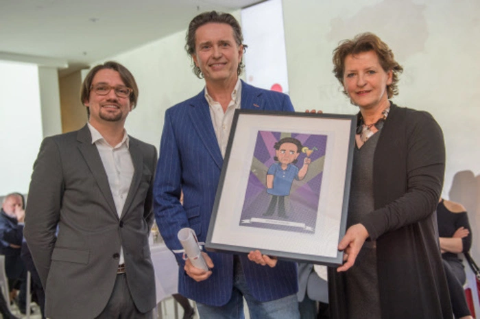 Der Gastgeber des Jahres 2017: Wolfgang Nusshold (Kottulinsky, Monkeys) mit Michael Kloiber und Landesrätin Ursula Lackner.