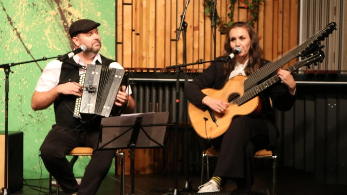 Der Lions Club Lavanttal mit Präsident Alfred Kinz veranstaltete am Freitagabend im Kulturstadl Maria Rojach ihr diesjähriges Benefizkonzert „Gsungan und Gspielt“.