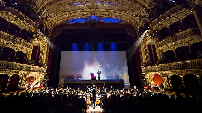 Hereinspaziert! Bühnenshow zum Saisonauftakt 