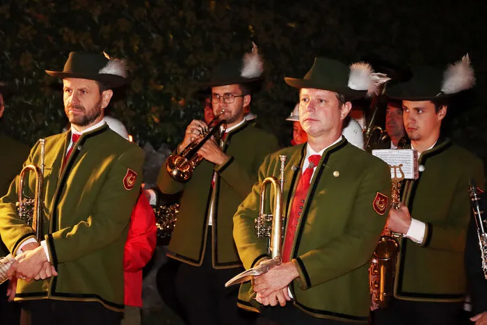 Musikalisch umrahmt wurde die Gedenkfeier von der Stadtkapelle Feldkirchen unter Obmann Horand Gailer, dem Singkreis Glanhofen unter Leitung Gerhild Domänig und der Volksschule Glanhofen unter Dir. Sabine Hochkircher. Den Zapfenstreich auf der Trompete spielte Fabian Stadtschreiber (am Foto).  