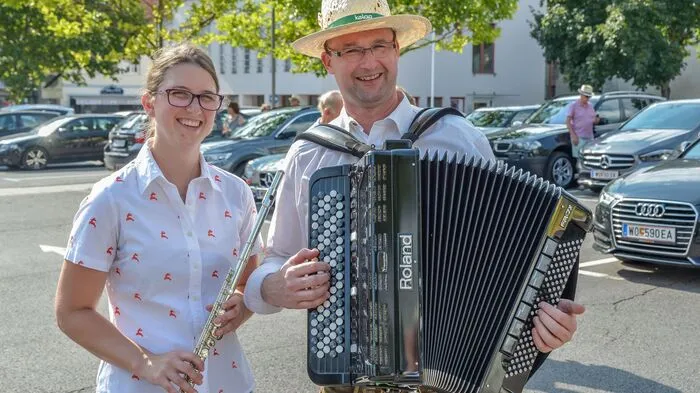 Mechtildis Kaufmann und Christian Theuermann sorgten für die musikalische Umrahmung.