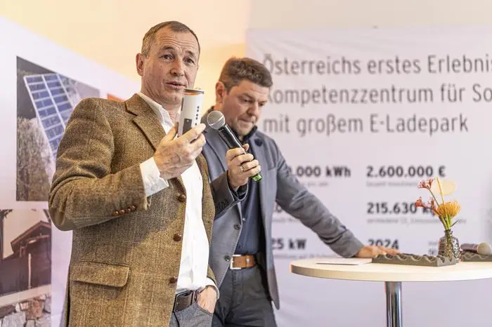 E-Ladepark, Sonnenkraft, Vivatro, Erneuerbare Energien, Solarenergie