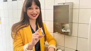 SPÖ-Gemeinderätin Anna Robosch bei einer "Peri-Box"