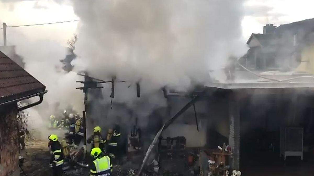 Mehrere Kleintiere starben bei einem Nebengebäude-Brand auf einem Bauernhof in Völkermarkt