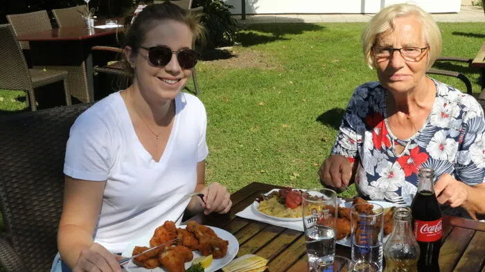 Da gackern doch die Hühner! Und es ist jedes Jahr dasselbe Bild. Denn seit rund drei Jahrzehnten wird immer am letzten Ferienwochenende zum Bauernbackhendlfest geladen