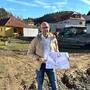 Bürgermeister Christoph Zirngast informiert zur Baustelle in Großklein 