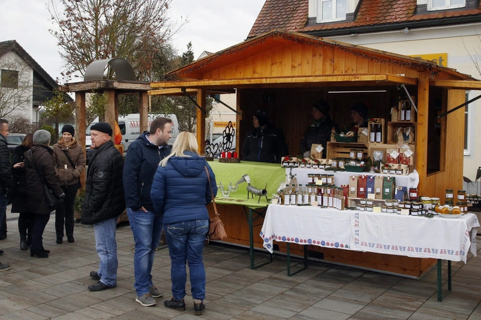 ...im Zuge dieses Adventmarktes mit regionalen Ausstellern zu präsentieren.