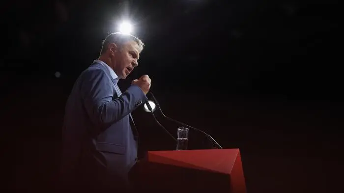„Wir sind wieder da, liebe Genossinnen und Genossen.“ - Fünf Monate nach dem turbulenten Führungsduell sieht sich SPÖ-Chef Andreas Babler auf einem guten Weg.
