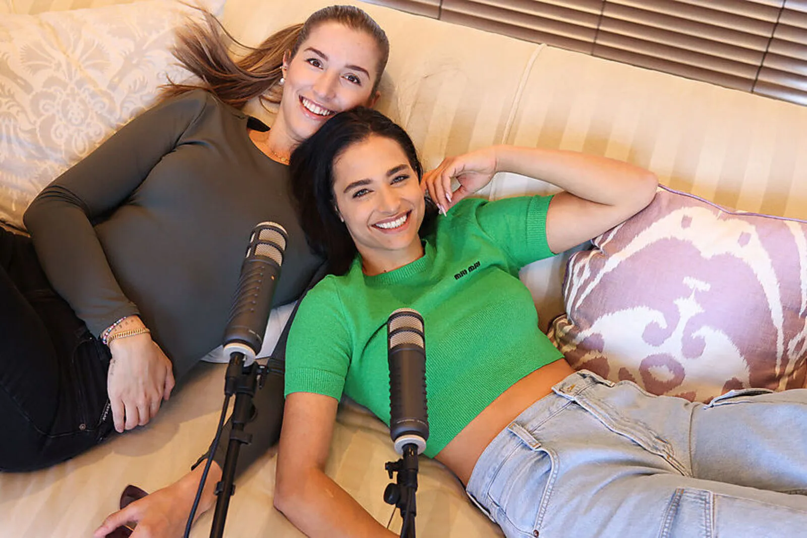 Bianca Dörflinger und Amira Pocher bei der Aufnahme von "Plauderei unter Freundinnen"