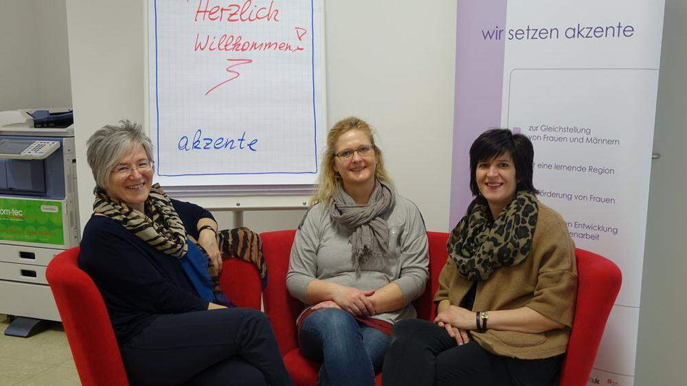 Dorothea Sauer, Elisabeth Reinthaler und Astrid Kniendl von „akzente“ – ab sofort im Post-Gebäude 