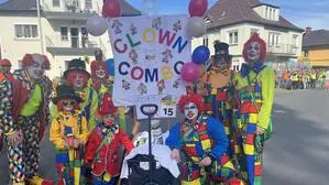 Buntes Treiben: Die Clown Combo war unterwegs am Leobener Faschingsumzug