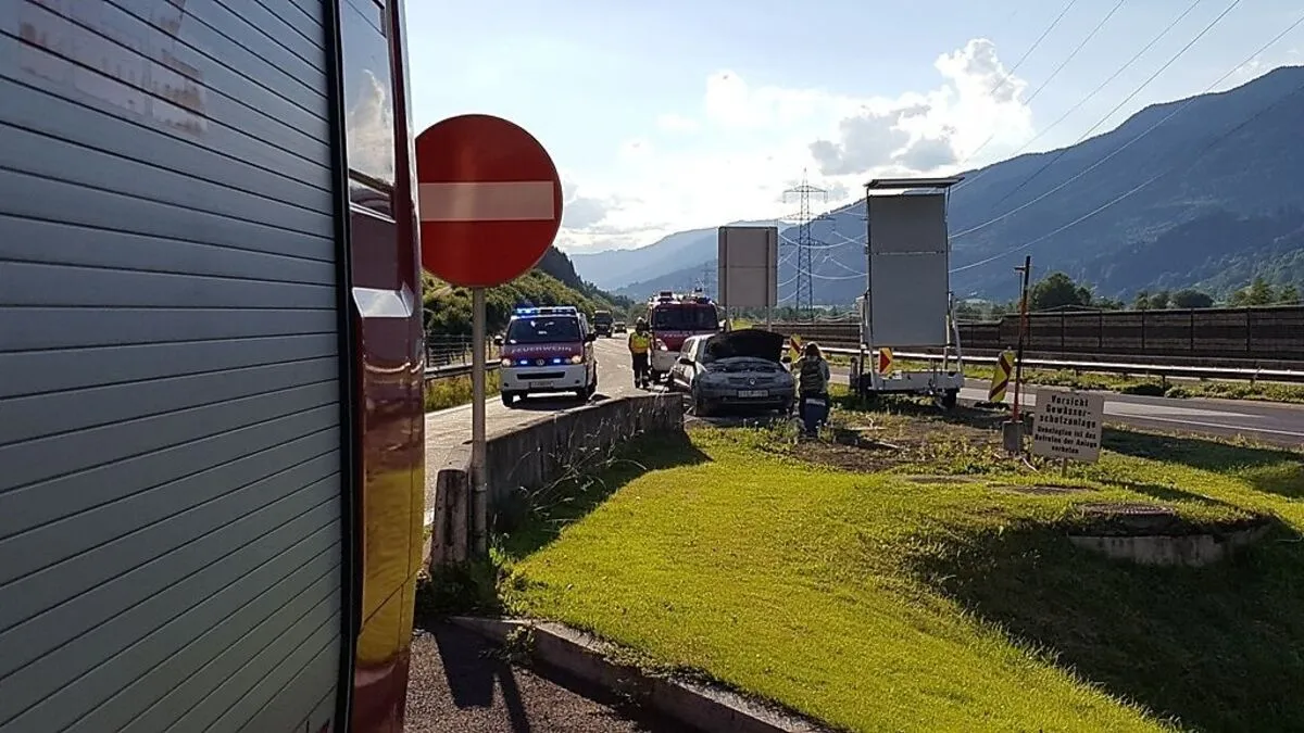 Auto brannte auf A9