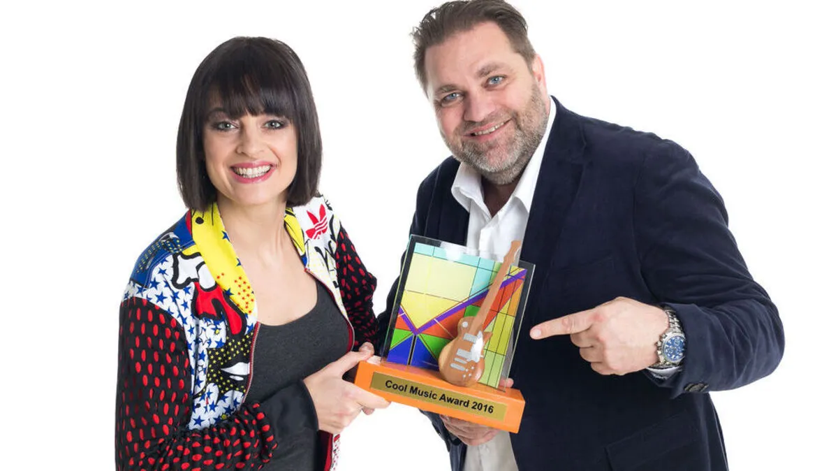 COOL Music Award 2016 Gewinnerin Marlen Billi mit Gonzomedia Geschäftsführer und  Magazinleiter Michael Hüttler