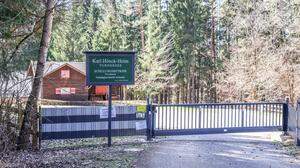 Die Liegenschaft im Besitz des Vereines Kärntner Grenzland liegt abgeschottet im Wald