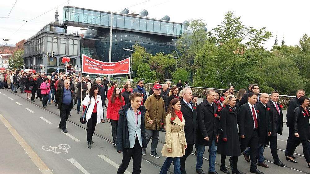 Offiziell 800 SPÖ-Anhänger marschierten in Graz zum 1. Mai