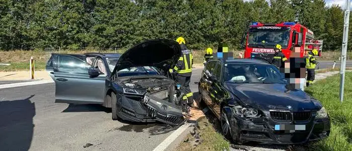 Zwei Pkw kollidierten, zwei Männer wurden leicht verletzt