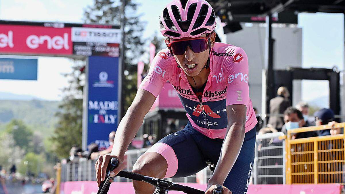 Egan Bernal krachte im Training gegen einen Bus.