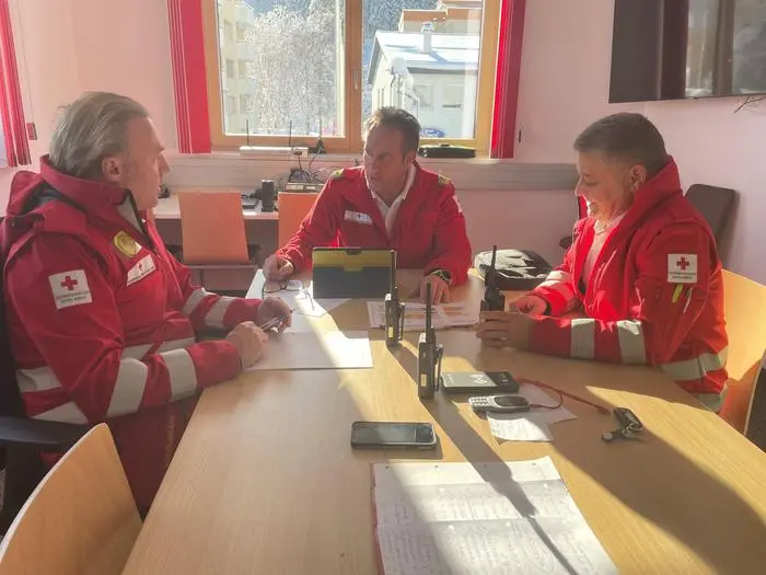 Rotkreuz-Einsatzzentrale: Peter Hackl (M.) mit René Schaffer und Heribert Pech