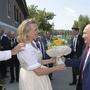 Wladimir Putin brachte Karin Kneissl Blumen mit