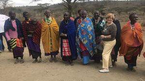 Reinhild Wendl bei einem ihrer Tansania-Besuche