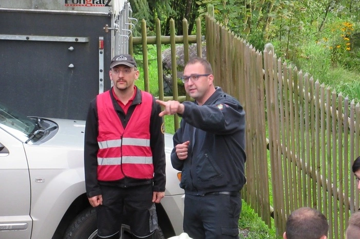 Über die Vorbaupumpe des Löschfahrzeuges der FF Leoben-Stadt erfolgte die Wasserentnahme aus dem großen Gössbach und mittels Zubringleitung die Versorgung des HLF4 der FF Leoben-Göss. Von diesem Fahrzeug aus wurde ein Außen-Löschangriff mit 2 C-Rohren erfolgreich durchgeführt.