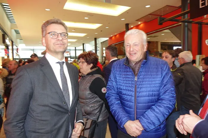 Altbürgermeister Matthias Konrad war pünktlich da und wechselte noch mit K&amp;Ö-Eigentümer Martin Wäg ein paar Worte.