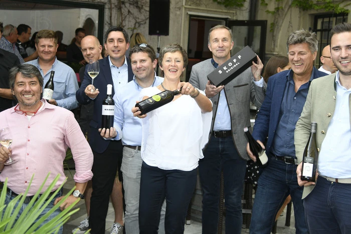 Die neun Spitzenwinzer aus ganz Österreich wurden im B2-Rathausinnenhof vom Bürgermeister, Stadt- und Gemeinderäten begrüßt. 