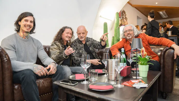 Nach mehr als zehn Jahren Pause fand am Wochenende wieder das Honky-Tonk-Festival in der Brucker Innenstadt statt. Dabei sorgte die unterschiedlichste Musik in 13 verschiedenen Lokalitäten für eine tolle Stimmung und lockte sogar die Dancing-Stars-Teilnehmer Corinna Kamper und Danilo Campisi an. 