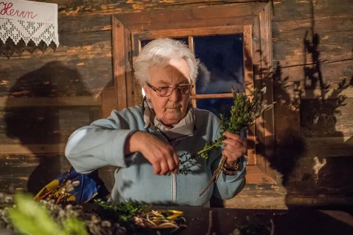 Die Frühaufsteher werden im Anschluss mit einem traditionellen, bodenständigen Frühstück, bestehend aus Brennsterz und Suppe, belohnt.