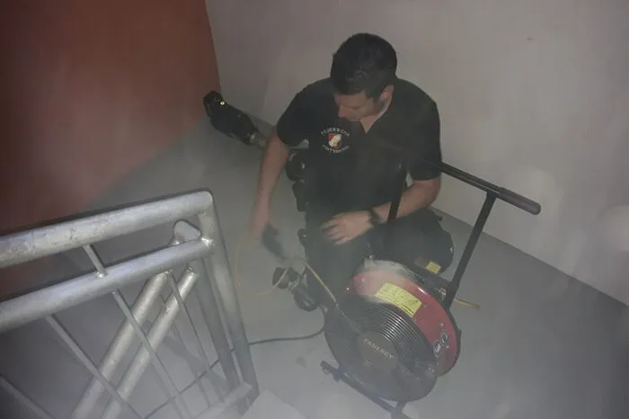 Danach wurde die Wohnungtrocken mit einem Nasssauger trockengelegt und eine neue Wohnungstüre eingebaut. Eingesetzt waren acht Einsatzkräfte der FF Voitsberg und Beamte der Polizei Voitsberg.