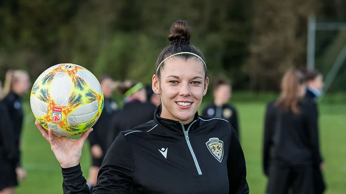 "Hornisse" Katharina Knaller