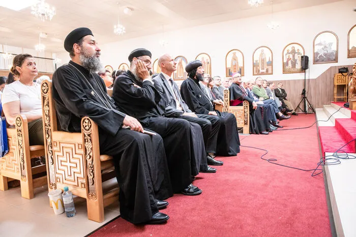 Heute sind noch zehn Prozent der Ägypter Christen, wobei die Kopten in der Vergangenheit immer wieder wegen ihres Glaubens bedrängt und verfolgt und ermordet wurden.