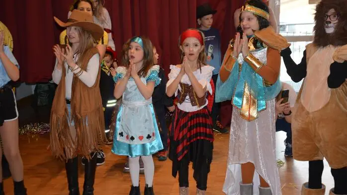 Am Samstag veranstaltete der Elternverein eine Kinderfaschingsparty im Kultursaal Wenigzell.