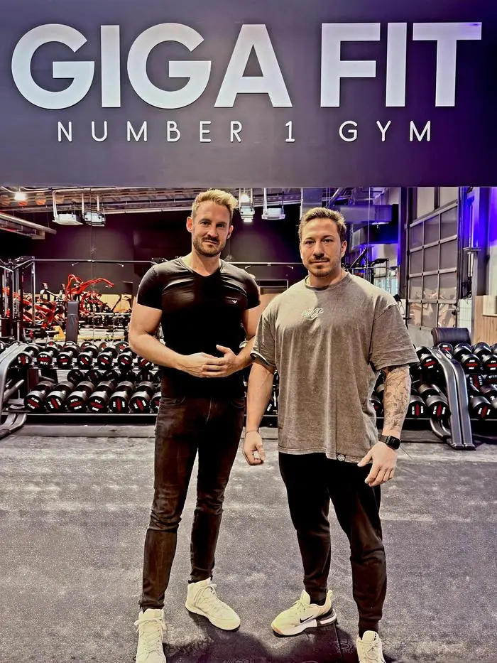Die Giga Fit-Inhaber Rafael Jernej und Manuel Schmiedt (von links)